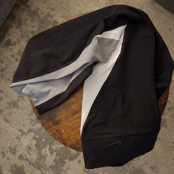 NIKE Drifit leggings - perfect for working out - Picture 2 of 2